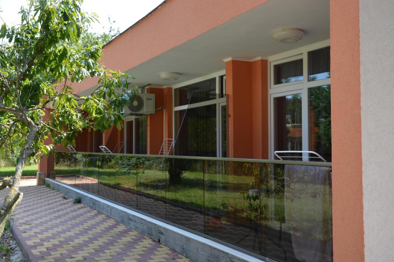 Hotel Neva Китен Экстерьер фото