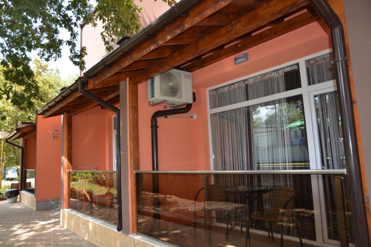 Hotel Neva Китен Экстерьер фото