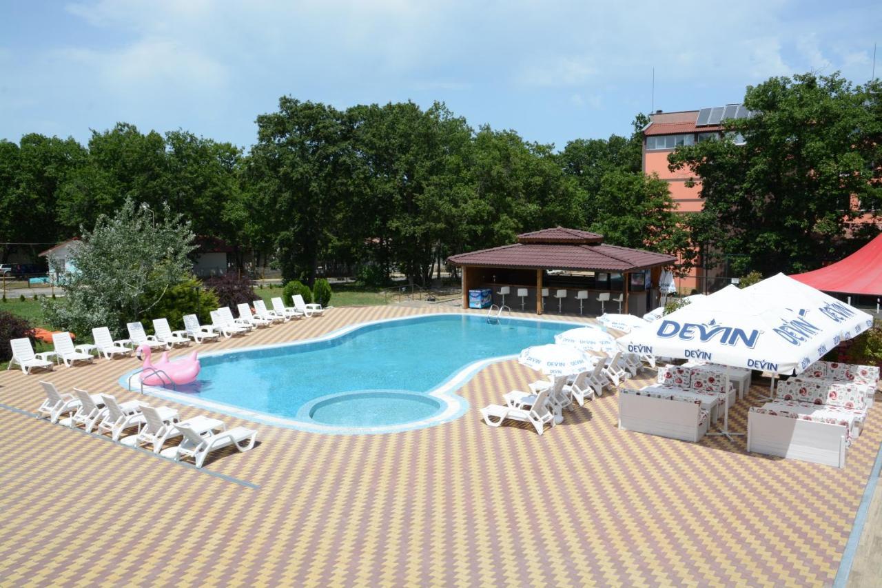 Hotel Neva Китен Экстерьер фото
