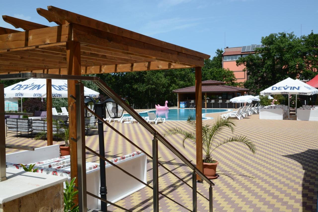 Hotel Neva Китен Экстерьер фото